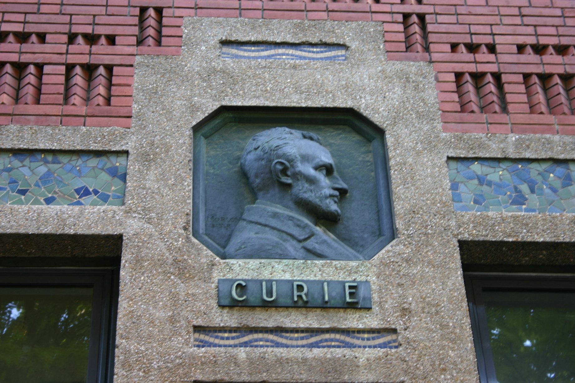 Pierre%20Curie%27s%20bas-relief%2C%20Ecole%20Superieure%20de%20Physique%20et%20de%20Chimie%20Industrielles%2C%20Paris%20%2822%29.JPG